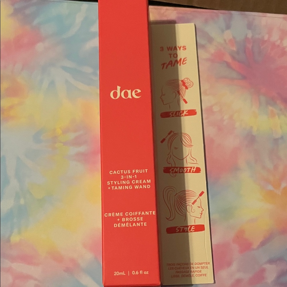 Dae Cactus Fruit 3-in-1 Styling Cream with Taming Wand - Red